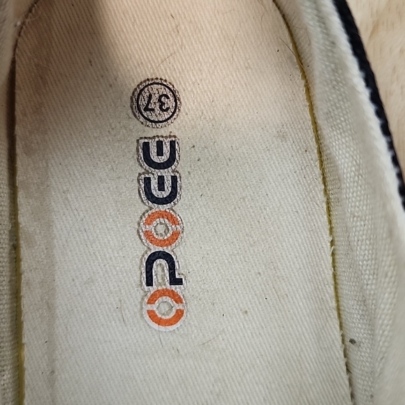 Lace Up Canvas Sneakers - Picture 3 of 8